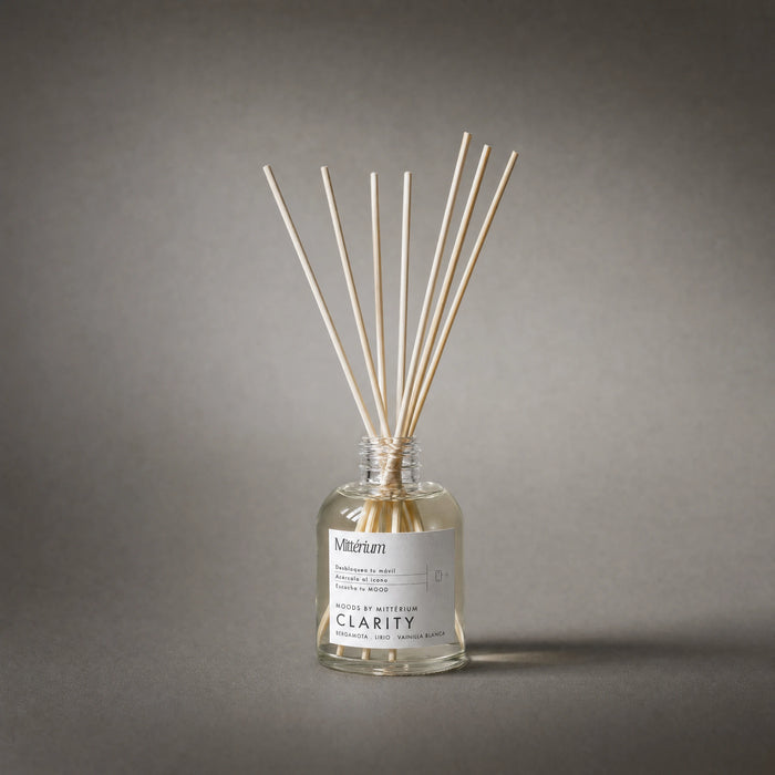 Difusor de varillas Clarity de Mittérium, frasco de cristal de 100 ml con varillas de ratán
