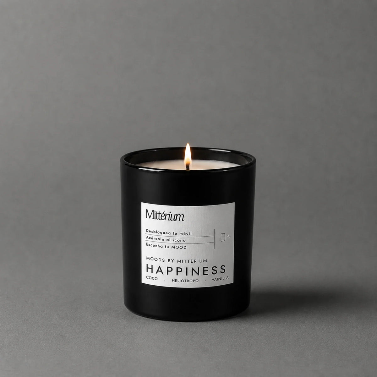 Vela aromática Happiness de Mittérium encendida, vaso negro de 230 g